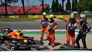 Sergio Perez po rozbiciu się w trzecim treningu przed GP Emilii-Romanii, 18.05.2024 r.