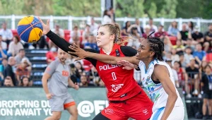 Aleksandra Zięmborska (w czerwonym stroju)