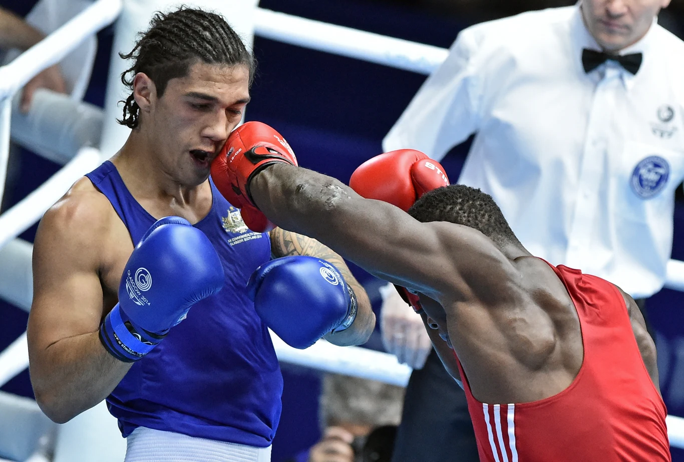 Jai Opetaia (L) podczas walki w 2014 roku