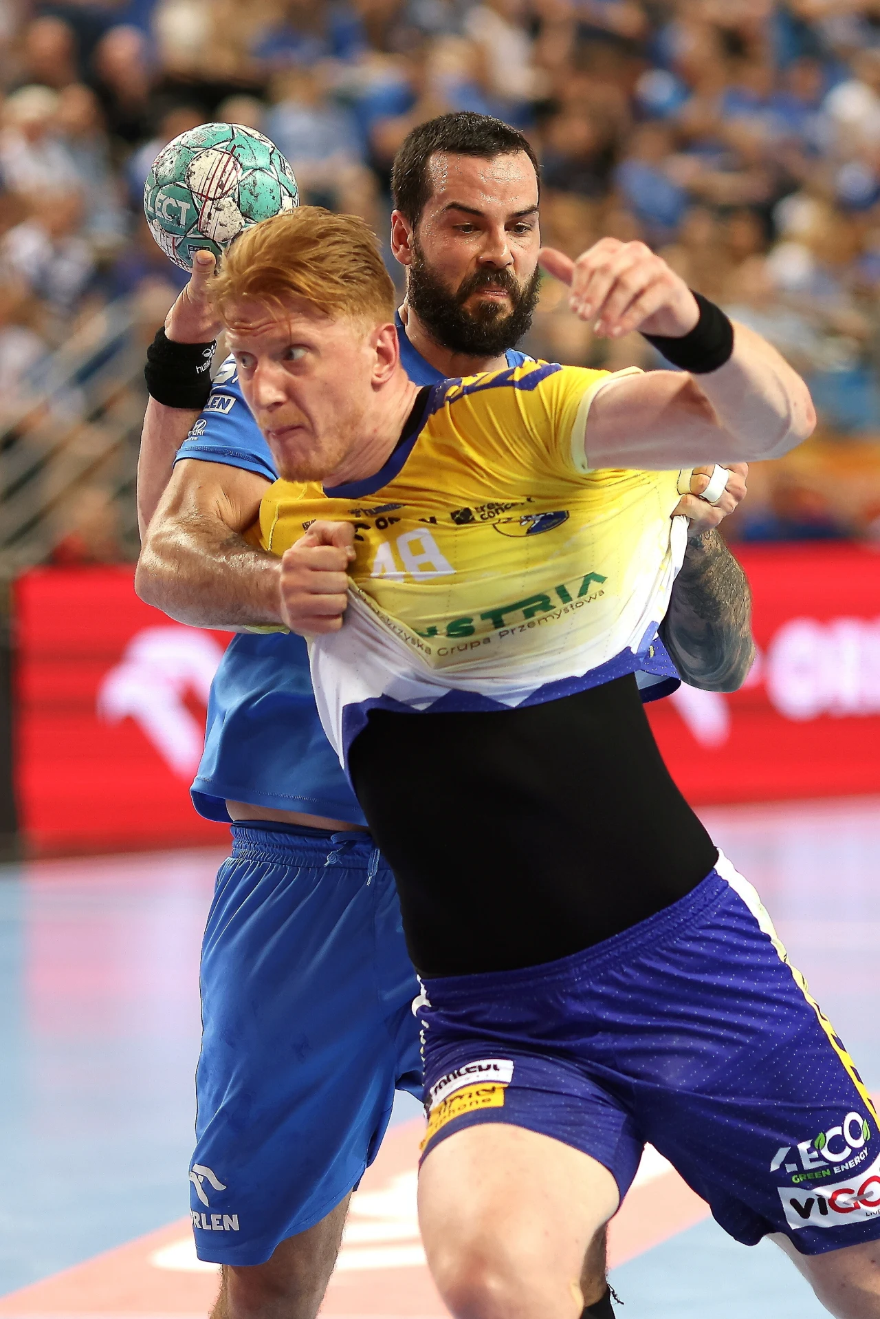 Leon Susnja powstrzymuje Tomasza Gębalę Leon Susnja powstrzymuje Tomasza Gębalę