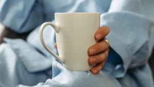 Naturalnie pobudza wydzielanie melatoniny. Pij ciepłe by mieć lepszy sen