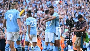 Phil Foden (numer 47) w objęciach Rodriego