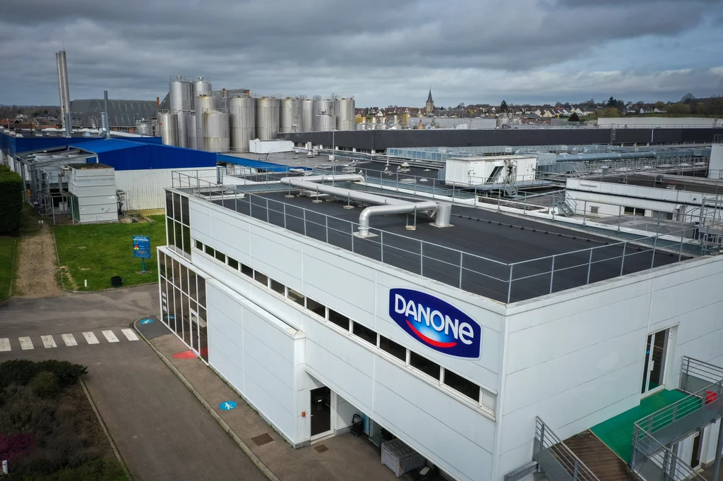 Danone poinformował, że sfinalizował sprzedaż swojej działalności spożywczej w Rosji spółce Vamin R LLC 