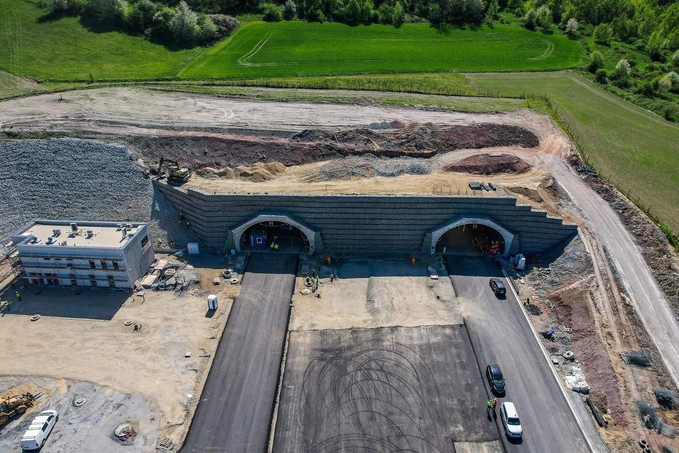 W ciągu odcinka S3 Bolków Kamienna Góra będą dwa tunele. Jeden z nich będzie liczył 2,3 km. Czyni go to jedną z najdłuższych tego typu konstrukcji w naszym kraju.
