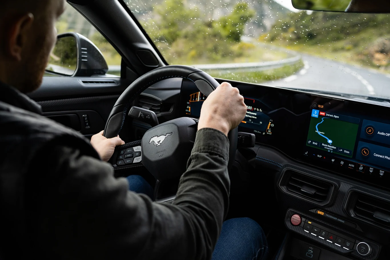 Nowy Mustang prowadzi się o niebo lepiej od poprzednika.