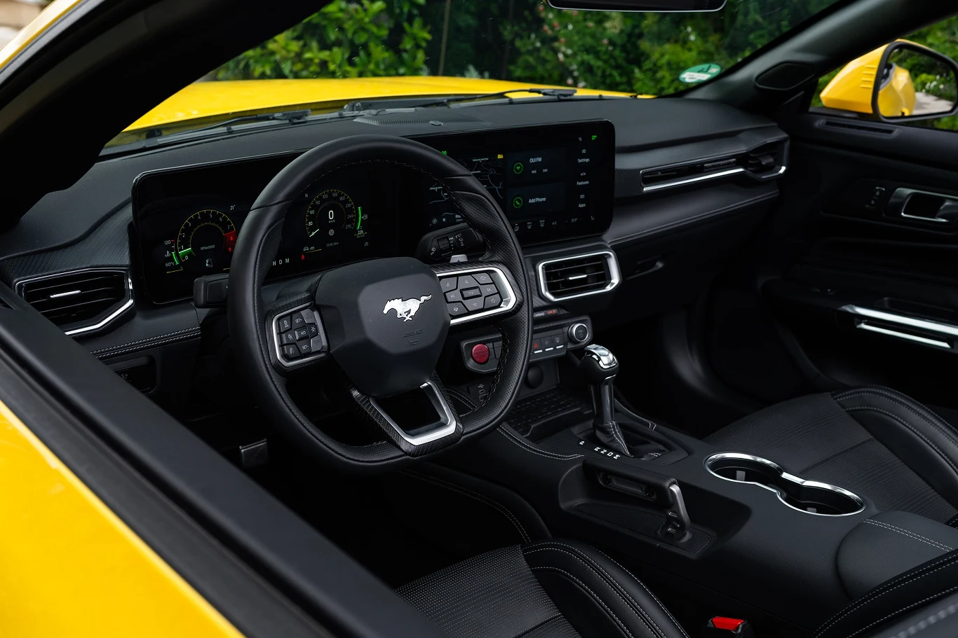 Nowy Ford Mustang GT Convertible.