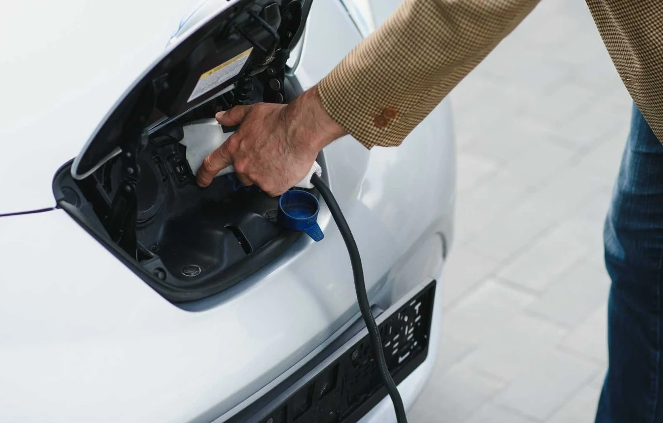 Nowy rządowy program dopłat do samochodów elektrycznych obejmie też samochody używane Nowy rządowy program dopłat do samochodów elektrycznych obejmie też samochody używane