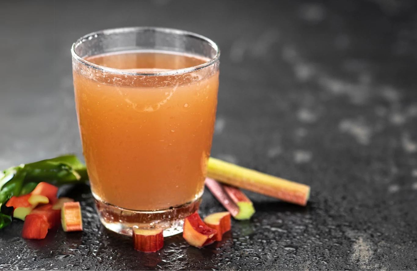 Rabarbar jest źródłem witaminy A, C oraz E. Sprawdź, w jakiej formie najlepiej go jeść | 123RF/Picsel Rabarbar jest źródłem witaminy A, C oraz E. Sprawdź, w jakiej formie najlepiej go jeść | 123RF/Picsel