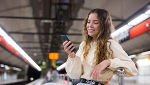 Planujesz urlop? Koniecznie zainstaluj te aplikacje w telefonie 