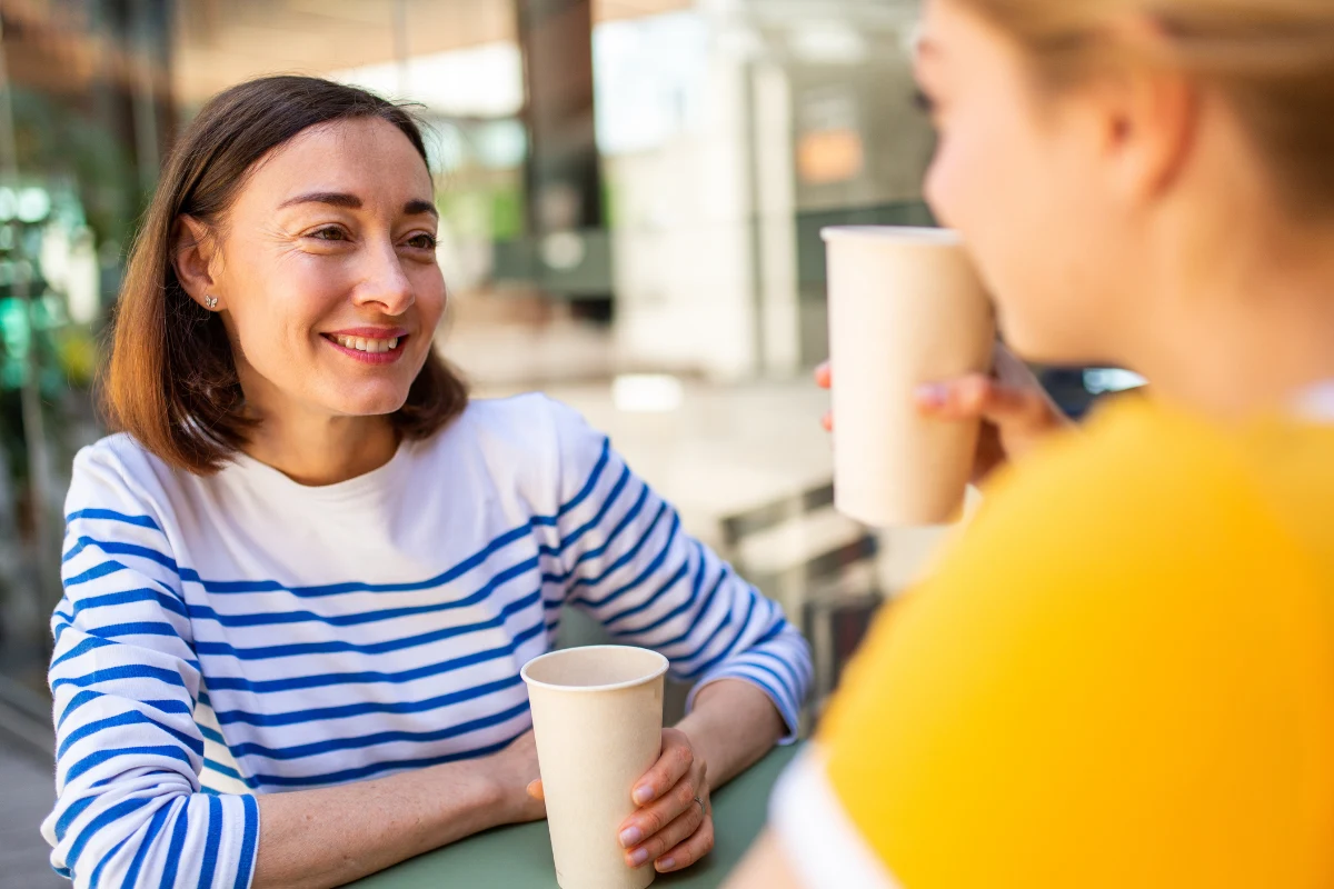 Ekstrawertyk to osoba, która najlepiej czuje się wśród innych