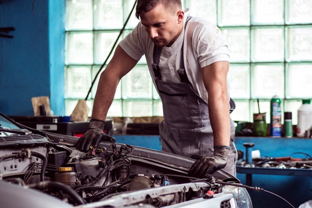 Kierowcy serwisujący auto według wskazówek producenta mogą mieć problemy.