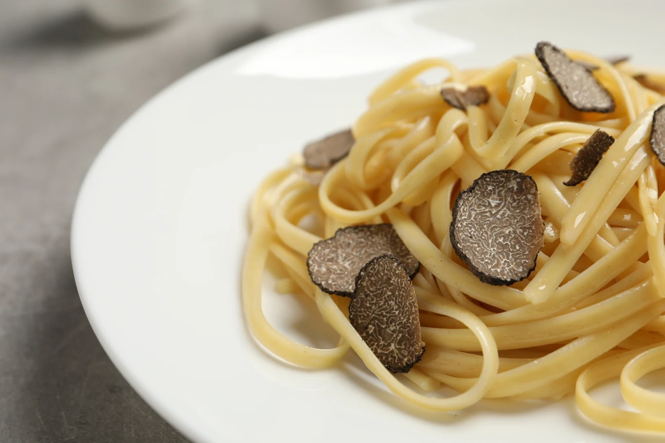 Spaghetti z truflami szturmem podbija restauracje w polskich miasta