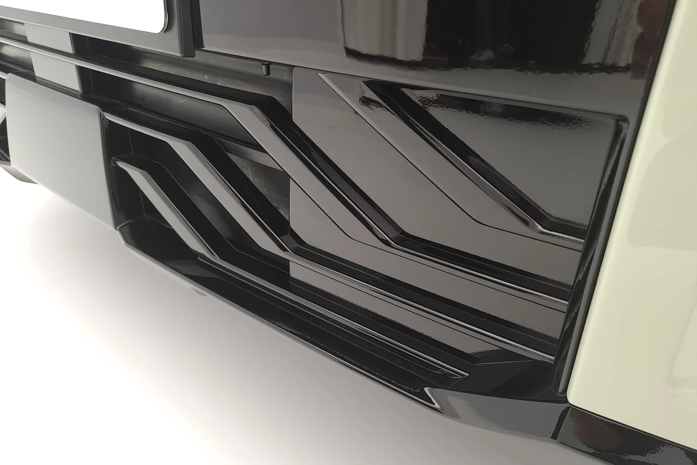 W odmianie GT-Line na zderzaku znajdziemy nietypowe geometryczne elementy.