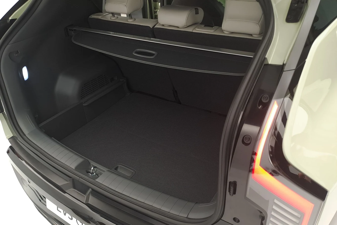 Bagażnik Kii EV3 oferuje 460 litrów pojemności. 