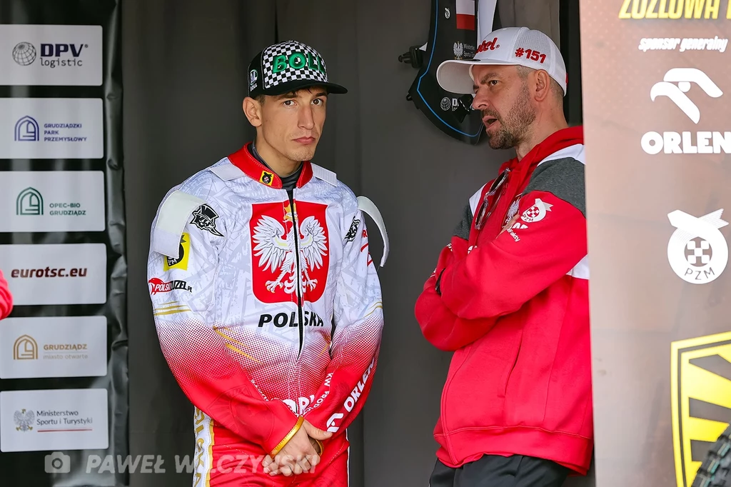 Piotr Pawlicki rozmawia z Piotrem Protasiewiczem. Piotr Pawlicki rozmawia z Piotrem Protasiewiczem.