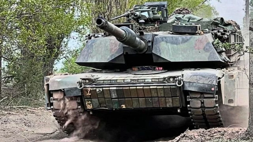 M1 Abrams został zauważony w Ukrainie wzmocniony przez radziecki pancerz reaktywny Kontakt-1