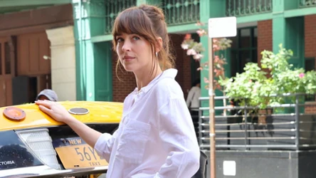 Dakota Johnson znana jest ze swojego eleganckiego stylu.