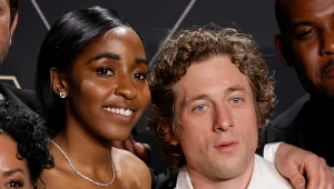 Ayo Edebiri i Jeremy Allen White grają bohaterów serialu "The Bear" (2024)