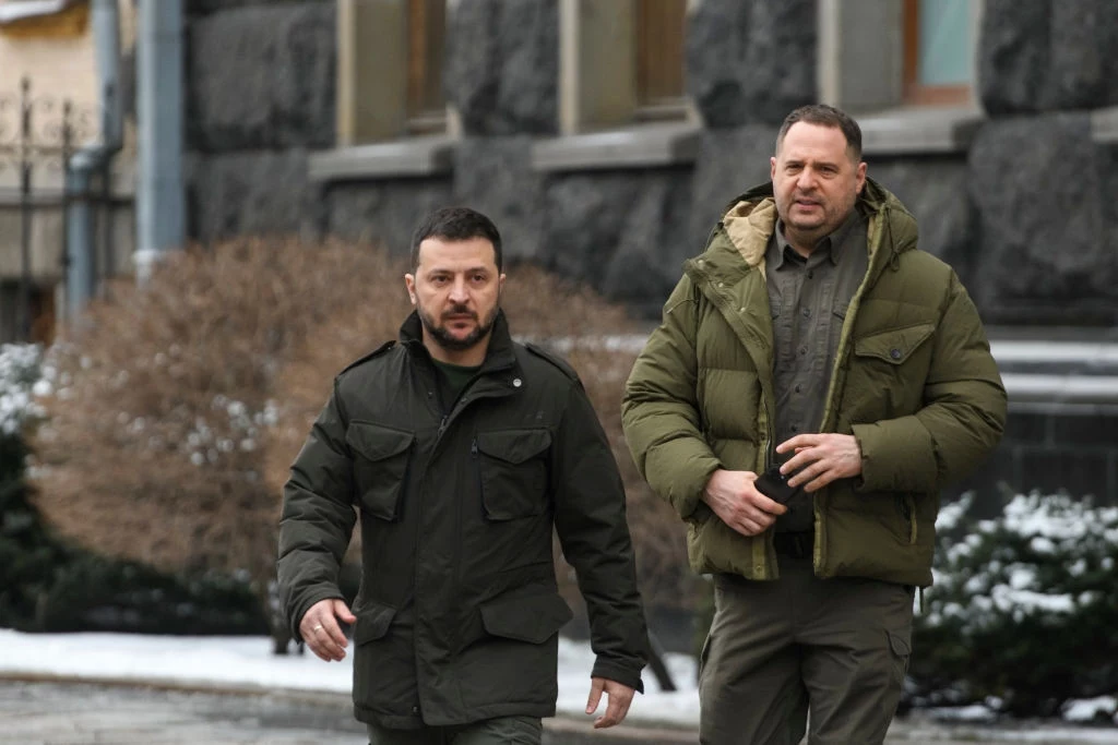 Jermak z Zełenskim stali się niemalże nierozłączni w polityce Jermak z Zełenskim stali się niemalże nierozłączni w polityce