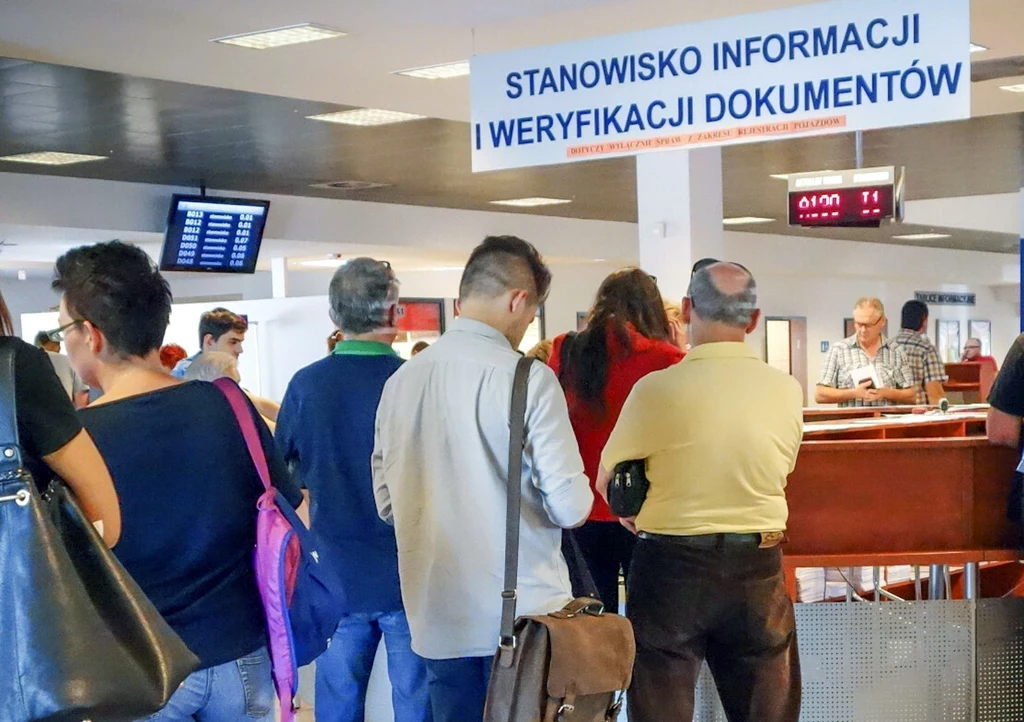 Wydziały komunikacji przeżywają prawdziwe oblężenie. To efekt przepisów o obowiązkowej wymianie prawa jazdy. Kierowcy mają czas do 17 czerwca