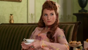 Bessie Carter jako Prudence Featherington