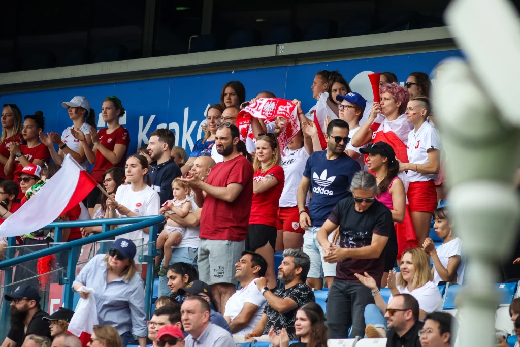 Kibice na turnieju rugby 7 w Krakowie