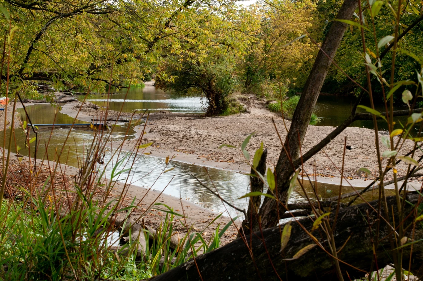Spacer nad świdrem to idealna propozycja szybkiej wycieczki z Warszawy. 