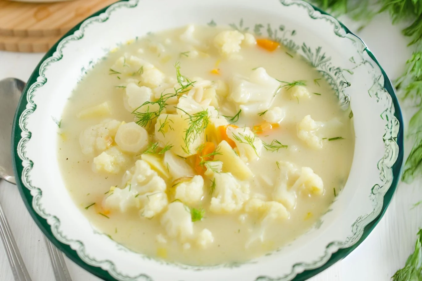 Zupa kalafiorowa dostarczy organizmowi dużą dawkę witamin z grupy B i błonnika pokarmowego Zupa kalafiorowa dostarczy organizmowi dużą dawkę witamin z grupy B i błonnika pokarmowego