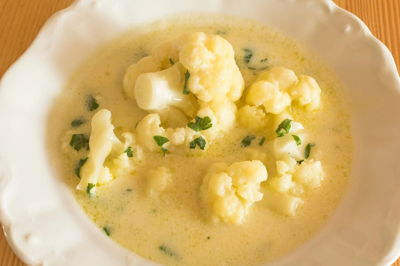 Kremowa zupa kalafiorowa z przepisu Piotra Ogińskiego Kremowa zupa kalafiorowa z przepisu Piotra Ogińskiego