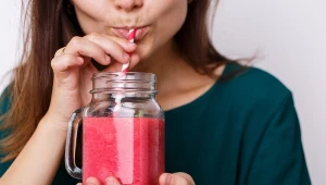 Koktajl picy z rana, z sycącymi dodatkami, pozwala wyregulować poziom cukru i zapobiega podjadaniu w ciągu dnia