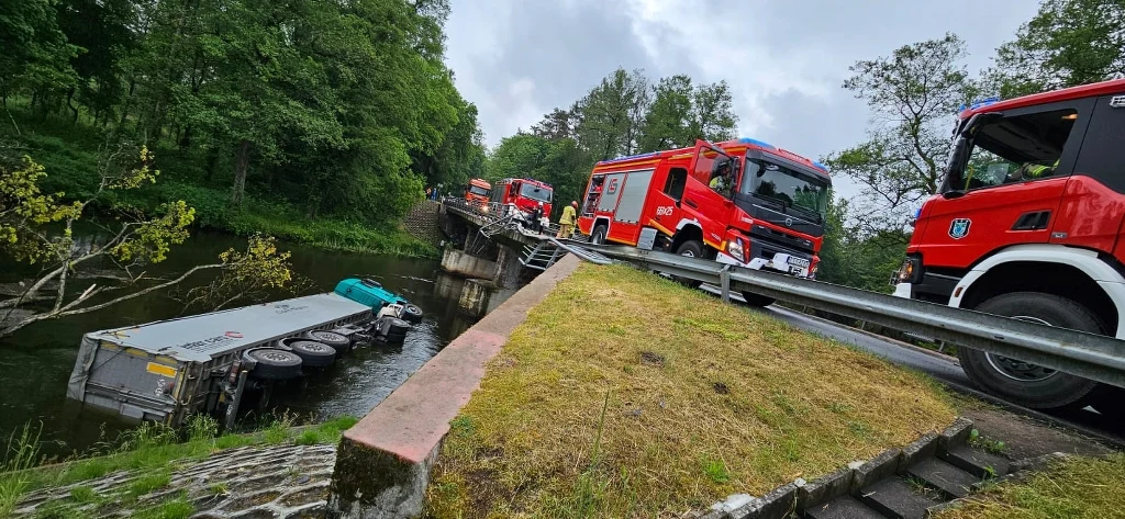 Do zdarzeni doszło na drodze wojewódzkiej nr 189 między miejscowościami Jastrowie i Górzna
