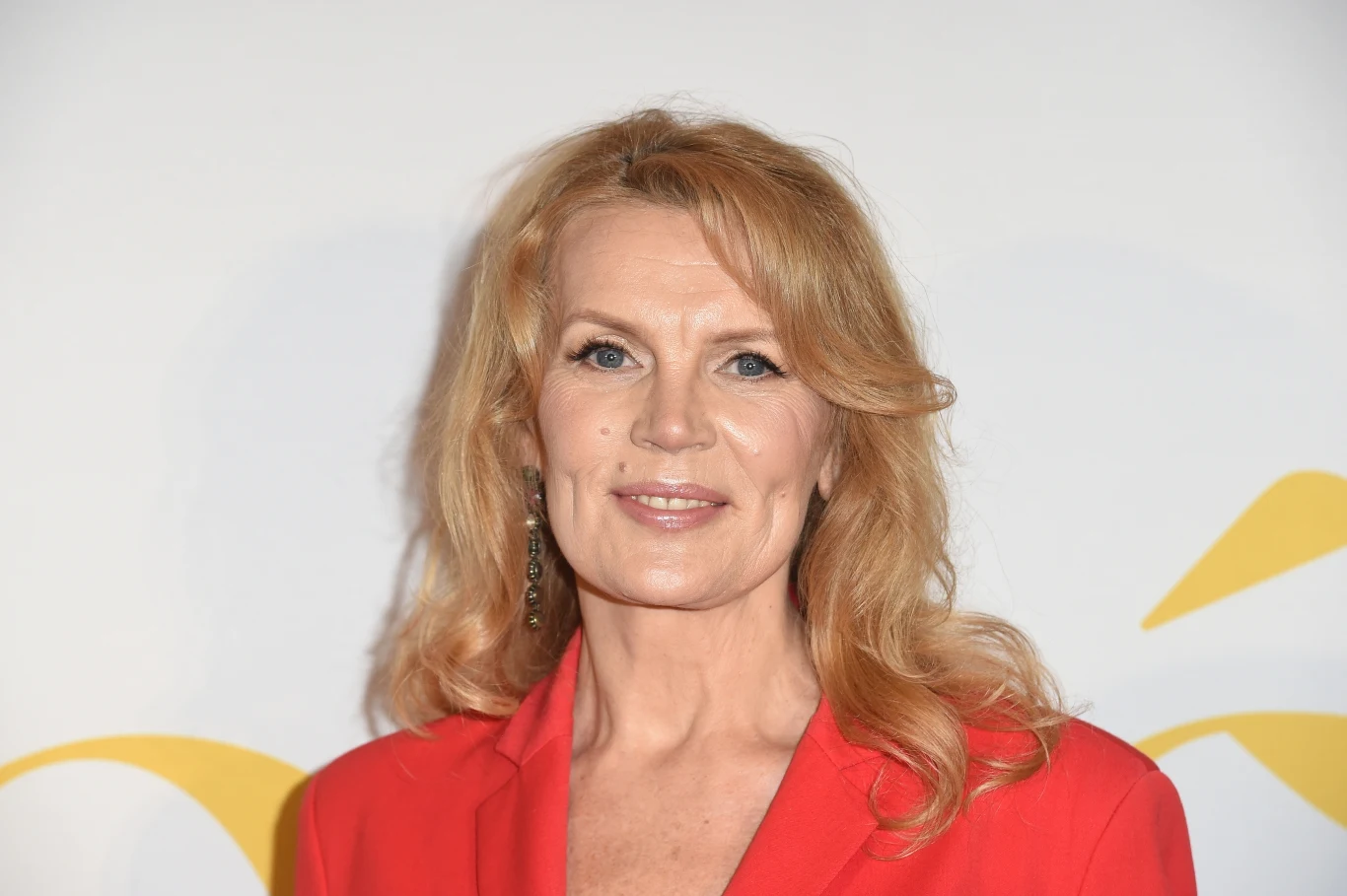 Dorota Chotecka, znana aktorka, a prywatnie żona Radosława Pazury, ostatnio zaprezentowała się w niezwykle modnej kreacji.