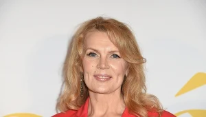 Idealna sukienka na wesele dla pań po 50-tce. Nosi ją żona Pazury 