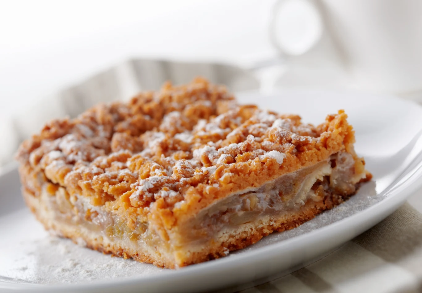 Antonówki doskonale nadają się do przygotowania szarlotki. Zachowują swoją soczystość oraz nie rozpadają się w czasie pieczenia.