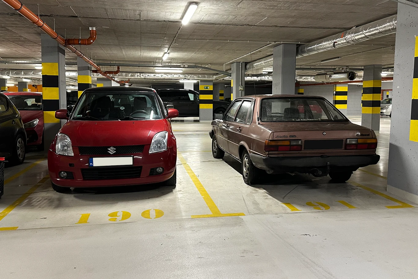 Polacy chętniej rezygnują z balkonu czy windy, niż miejsc garażowych. Polacy chętniej rezygnują z balkonu czy windy, niż miejsc garażowych.