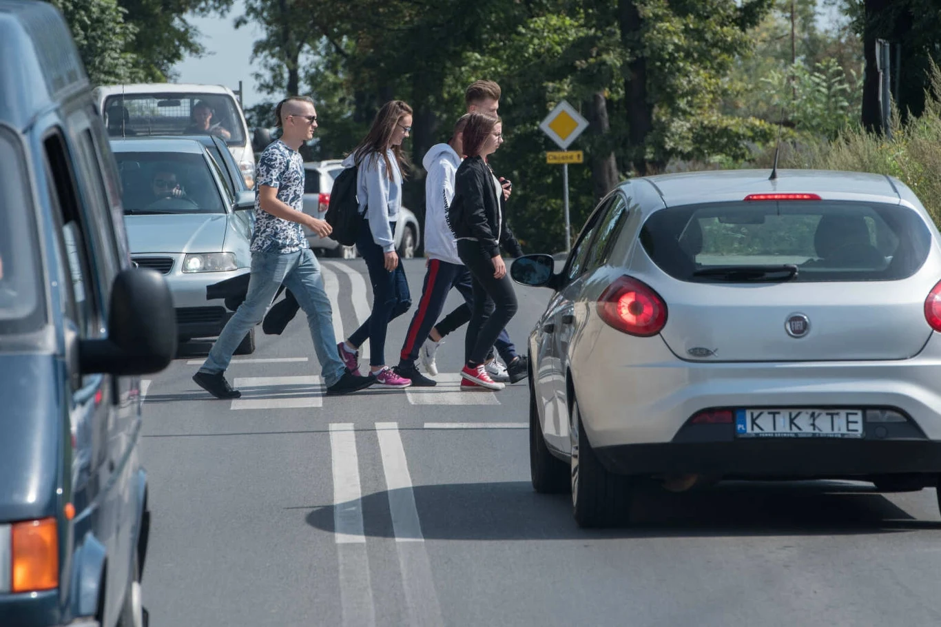 Zdaniem brytyjskich naukowców z Journal of Epidemiology&Community Health prawdopodobieństwo potrącenia przez samochód elektryczny lub hybrydę jest w mieście 3x większe niż w przypadku auta spalinowego Zdaniem brytyjskich naukowców z Journal of Epidemiology&Community Health prawdopodobieństwo potrącenia przez samochód elektryczny lub hybrydę jest w mieście 3x większe niż w przypadku auta spalinowego