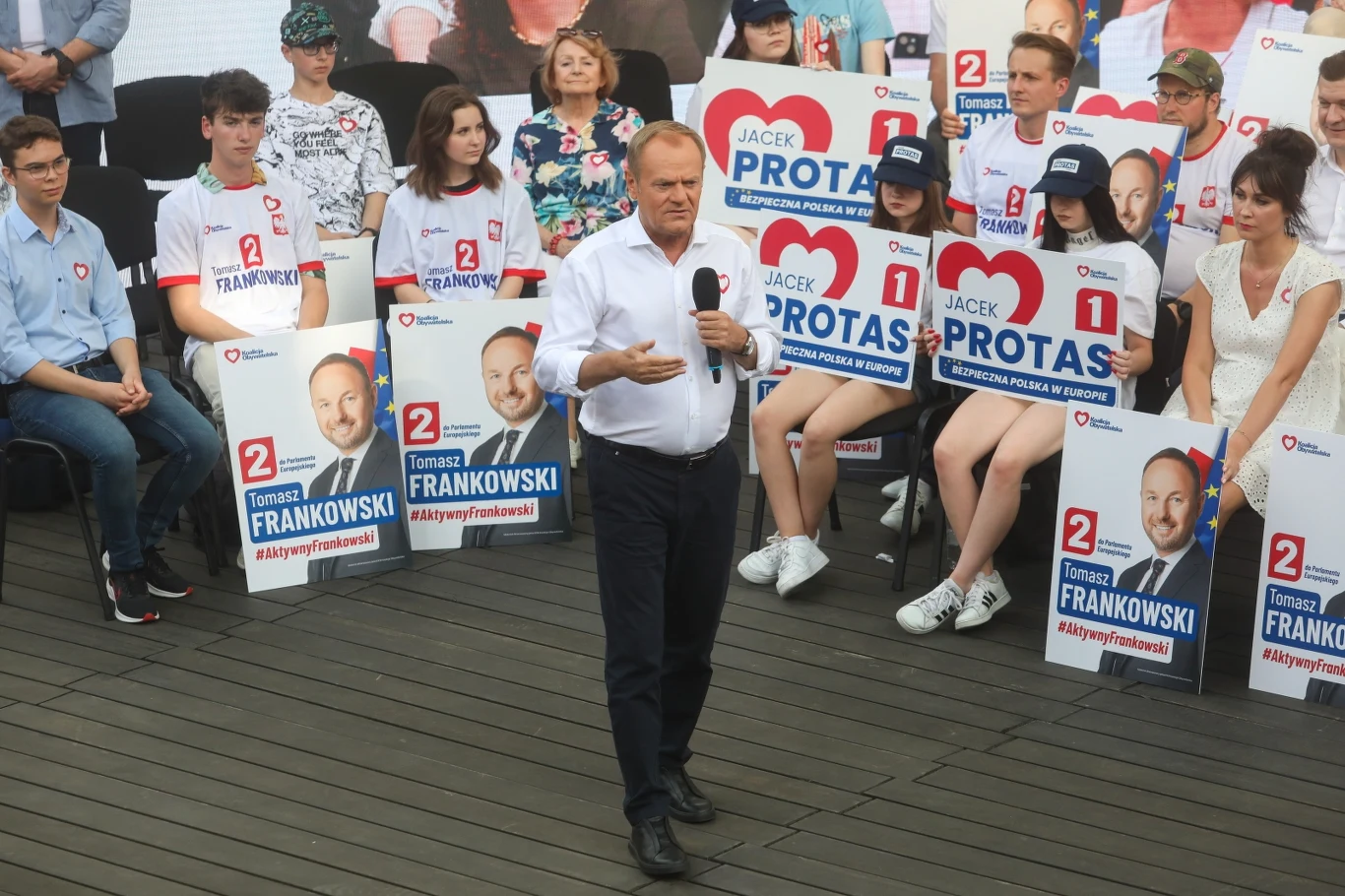 Donald Tusk na spotkaniu z mieszkańcami Białegostoku Donald Tusk na spotkaniu z mieszkańcami Białegostoku