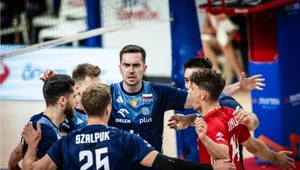 Marcin Komenda (w środku) wykorzystał szansę od Nikoli Grbicia