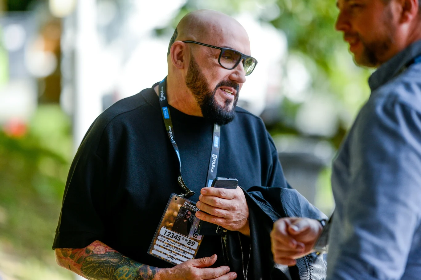 Skawiński z Kombii pokazał sie bez okularów Skawiński z Kombii pokazał sie bez okularów