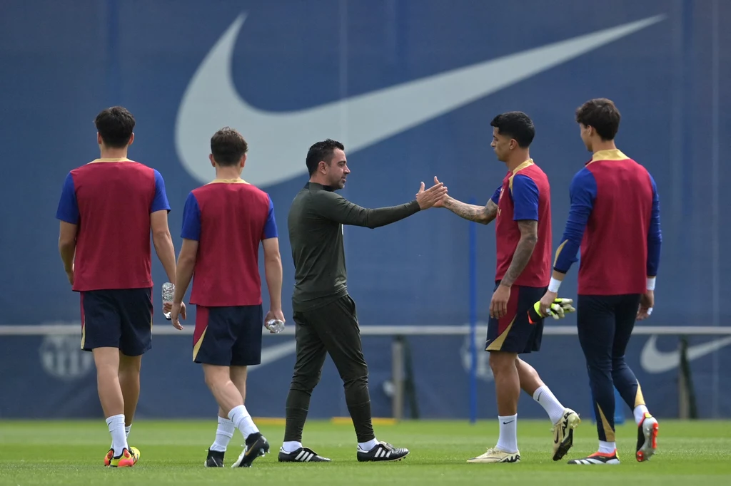 Xavi (w środku) na treningu Barcelony Xavi (w środku) na treningu Barcelony