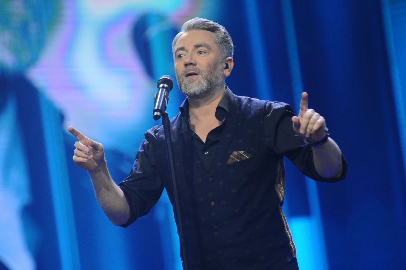 Kuba Badach na scenie w Sopocie