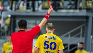 Kontrowersje i tuzin czerwonych kartek. Te wojenki ciągną się od lat