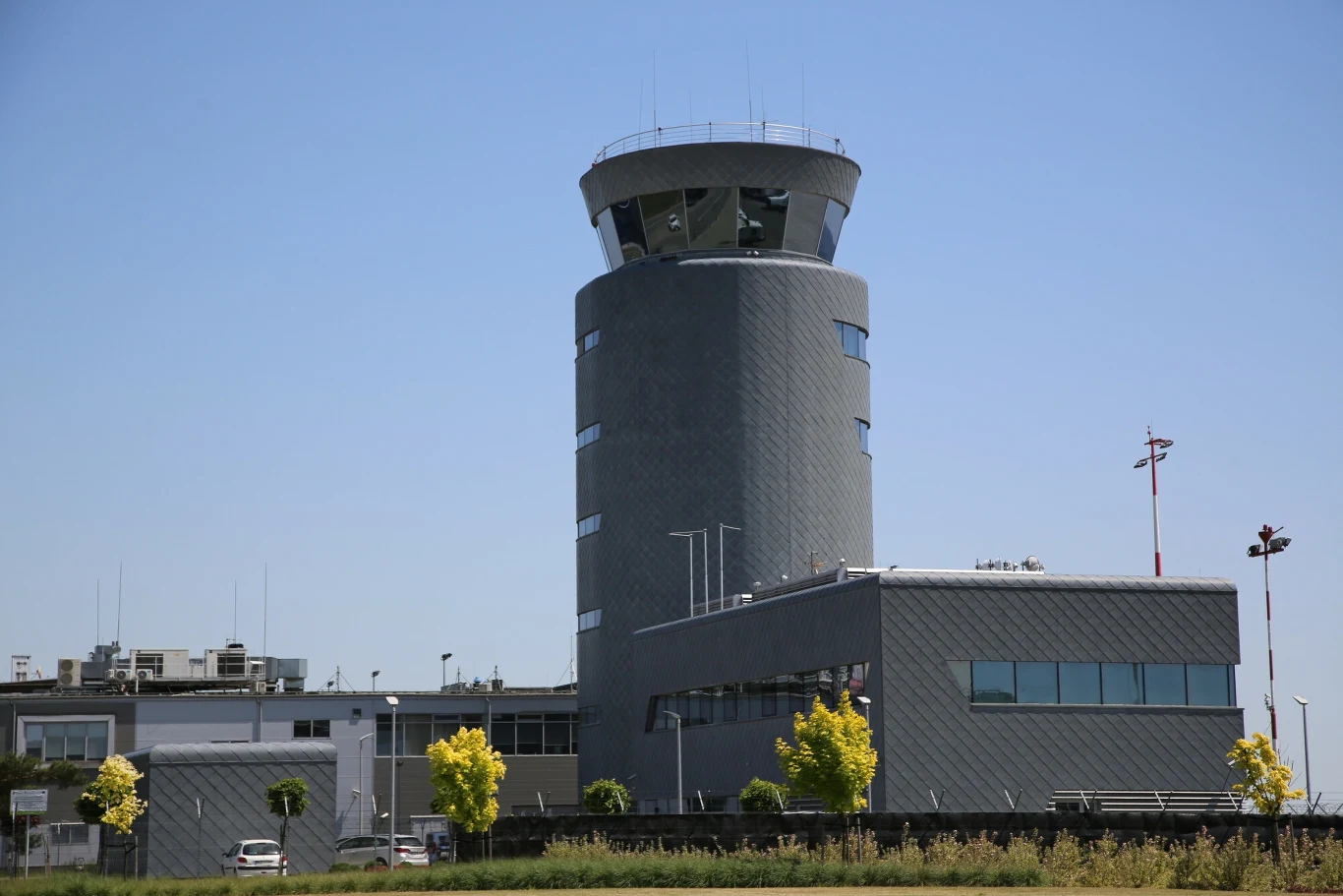 Wygląda niepozornie, ale zdaniem podróżujących Port lotniczy Rzeszów-Jasionka jest najlepszy w Polsce Wygląda niepozornie, ale zdaniem podróżujących Port lotniczy Rzeszów-Jasionka jest najlepszy w Polsce