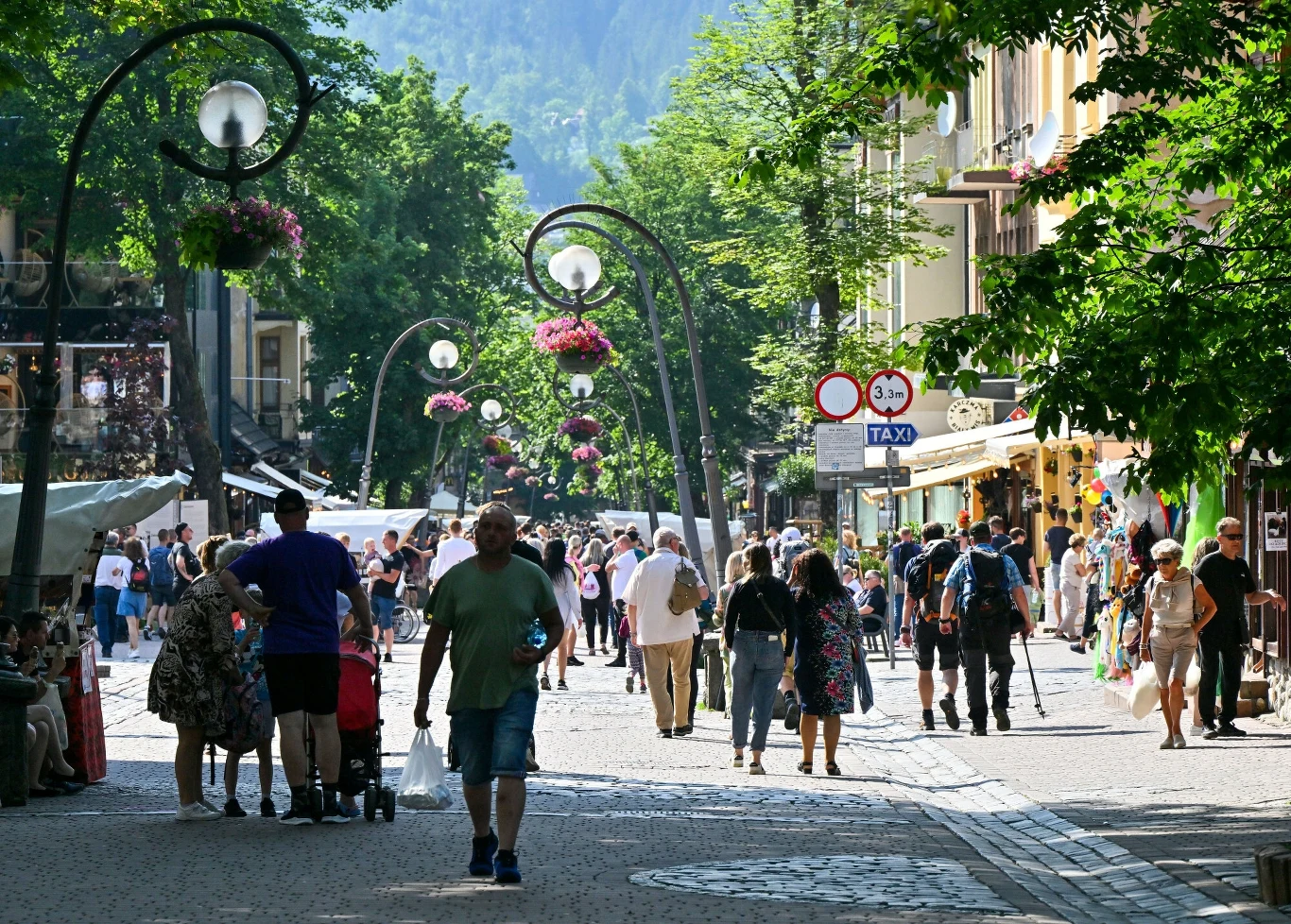 Arabskich turystów łatwo spotkać na Krupówkach Arabskich turystów łatwo spotkać na Krupówkach