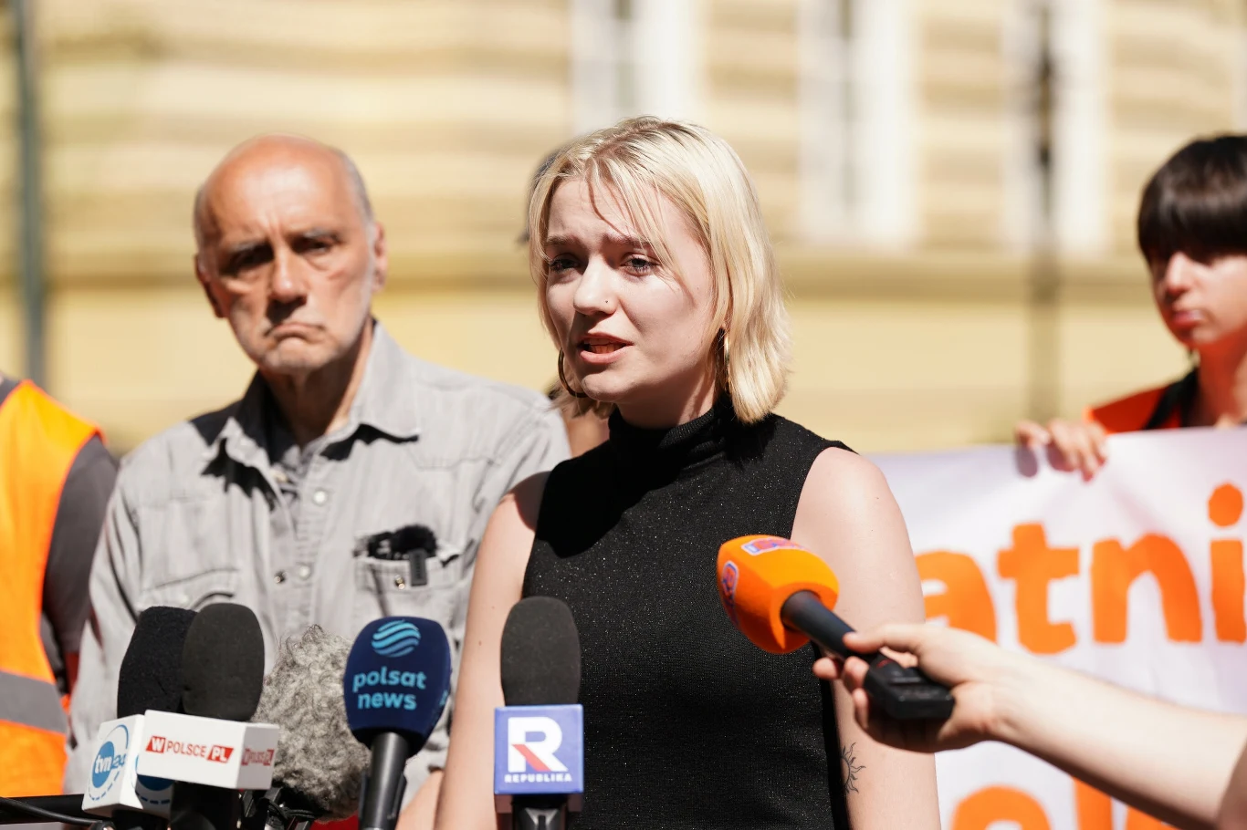 W poniedziałek podczas konferencji prasowej organizacja Ostatnie Pokolenie odniosła się do odpowiedzi rządu na swoje postulaty. Aktywiści zapowiedzieli kolejne protesty W poniedziałek podczas konferencji prasowej organizacja Ostatnie Pokolenie odniosła się do odpowiedzi rządu na swoje postulaty. Aktywiści zapowiedzieli kolejne protesty