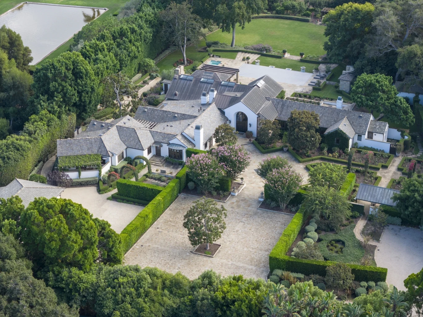 Posiadłość w Montecito należąca do Katy Perry i Orlando Blooma Posiadłość w Montecito należąca do Katy Perry i Orlando Blooma