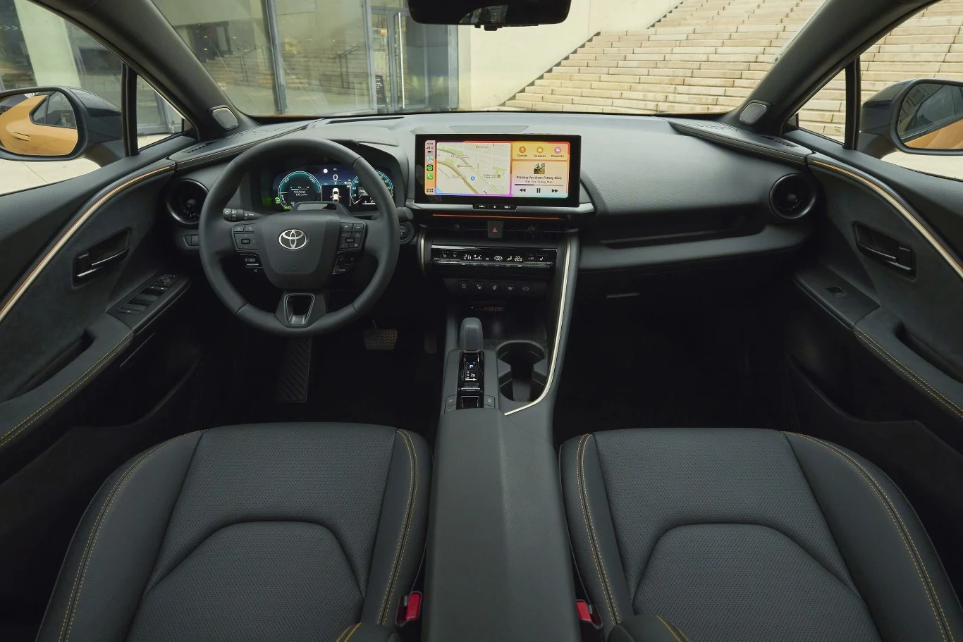 Toyota C-HR z hybrydą typu plug-in dostępna jest łącznie w sześciu wersjach wyposażenia. Toyota C-HR z hybrydą typu plug-in dostępna jest łącznie w sześciu wersjach wyposażenia.