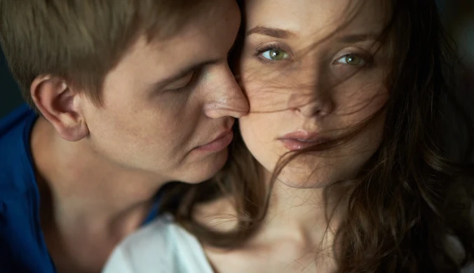 Początkowo relacja z narcyzem jest niemal idealna. Swoje cechy ujawnia później