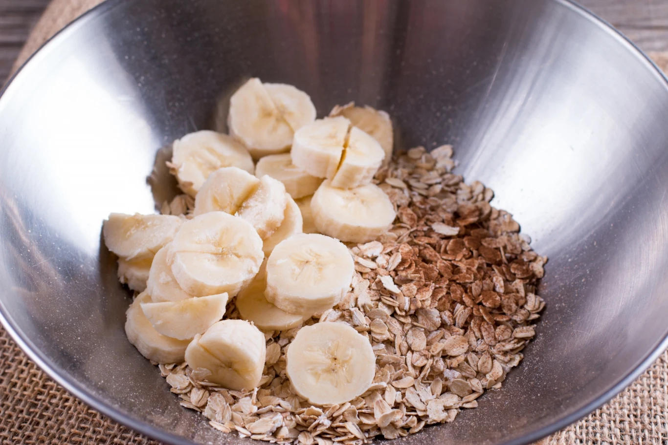 Płatki owsiane pysznie smakują nie tylko gotowane, ale także pieczone