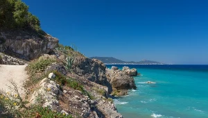 Na tej wyspie mieszka tylko jedna osoba. Leży w Grecji